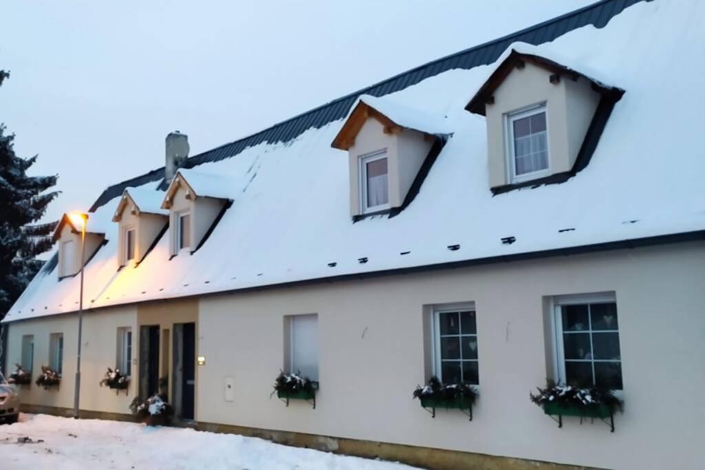 Apartman Atelier Vary V Nove Zrekonstruovanem Dome Karlovy Vary Luaran gambar