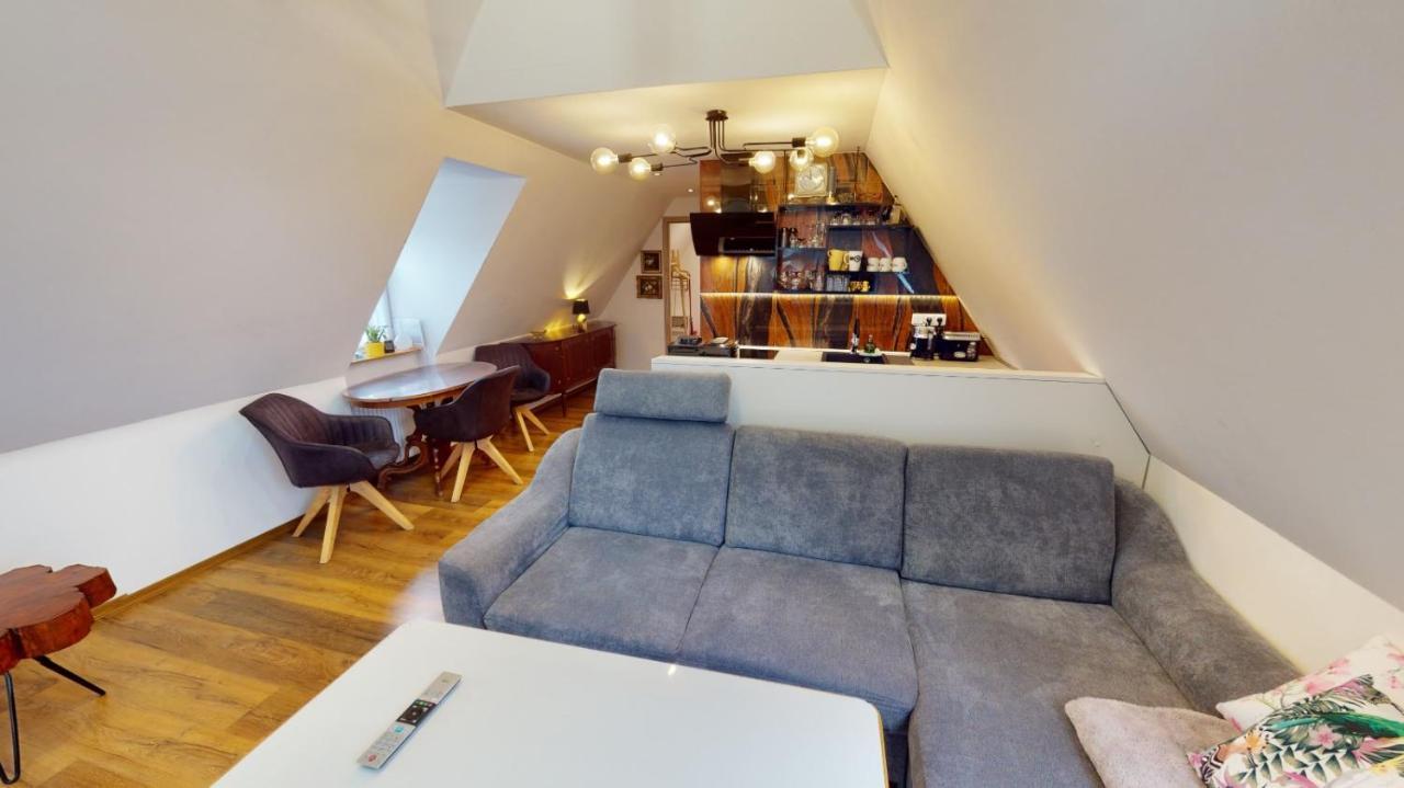 Apartman Atelier Vary V Nove Zrekonstruovanem Dome Karlovy Vary Luaran gambar